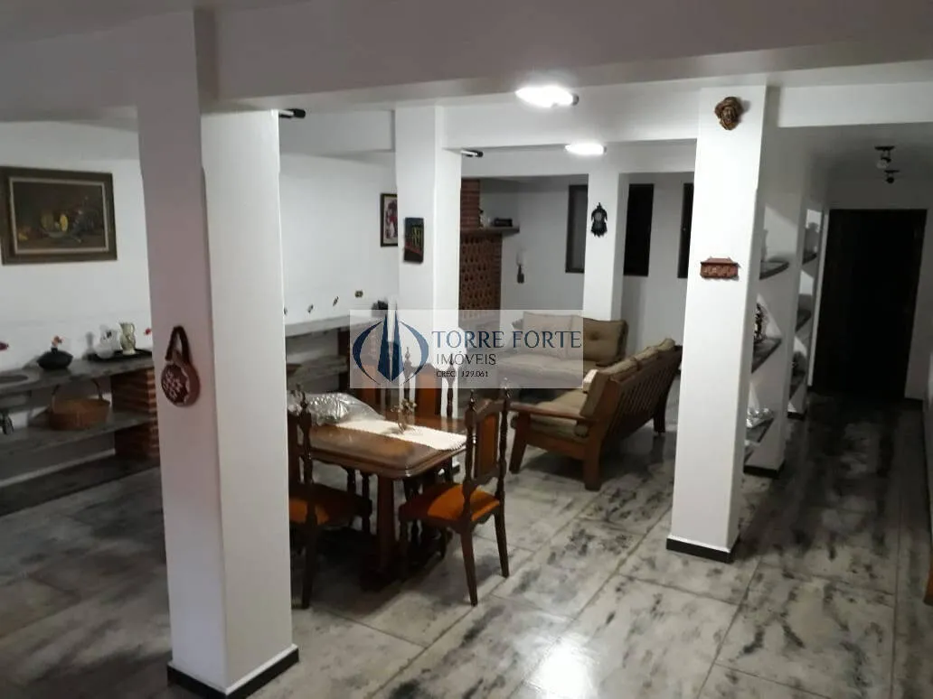 Imagem Casa espaçosa, com 380 m², 3 dormitórios sendo 1 suíte 4 banheiros, 2 vagas