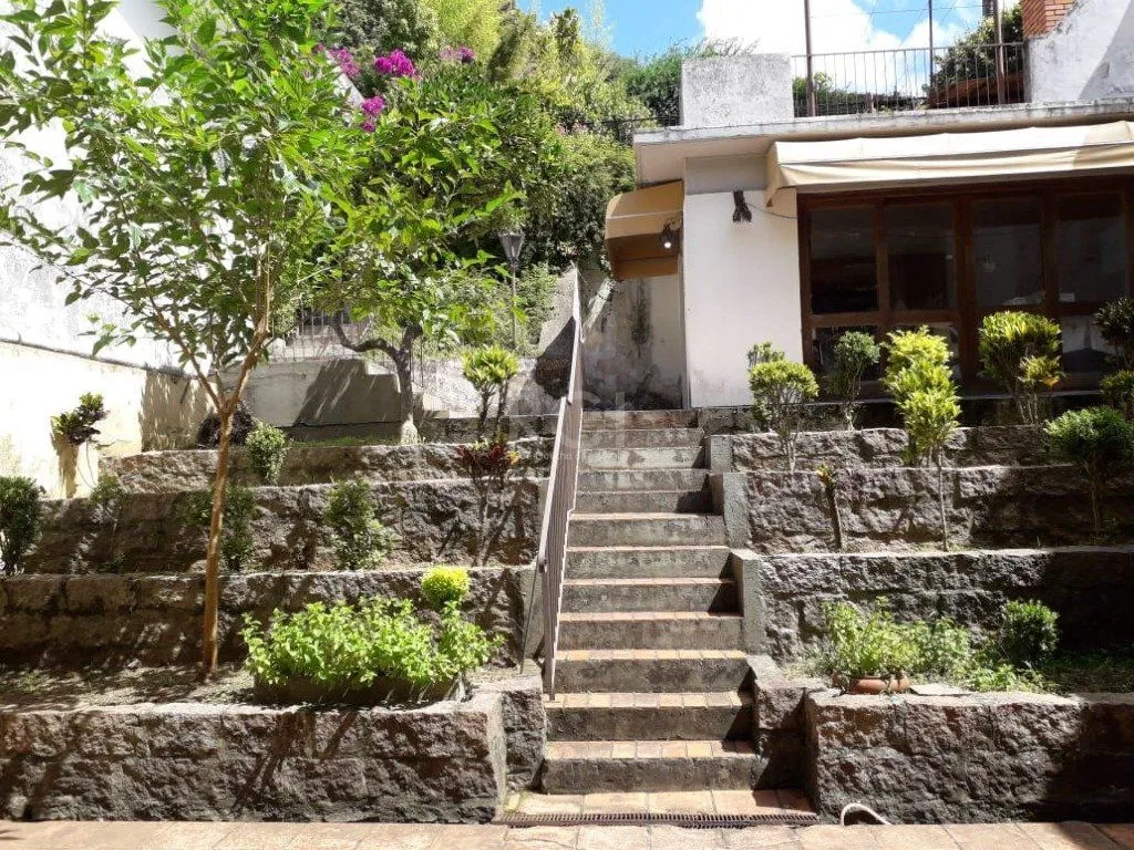 Imagem Casa para Venda - 311m², 4 dormitórios, sendo 2 suites, 4 vagas - Glória