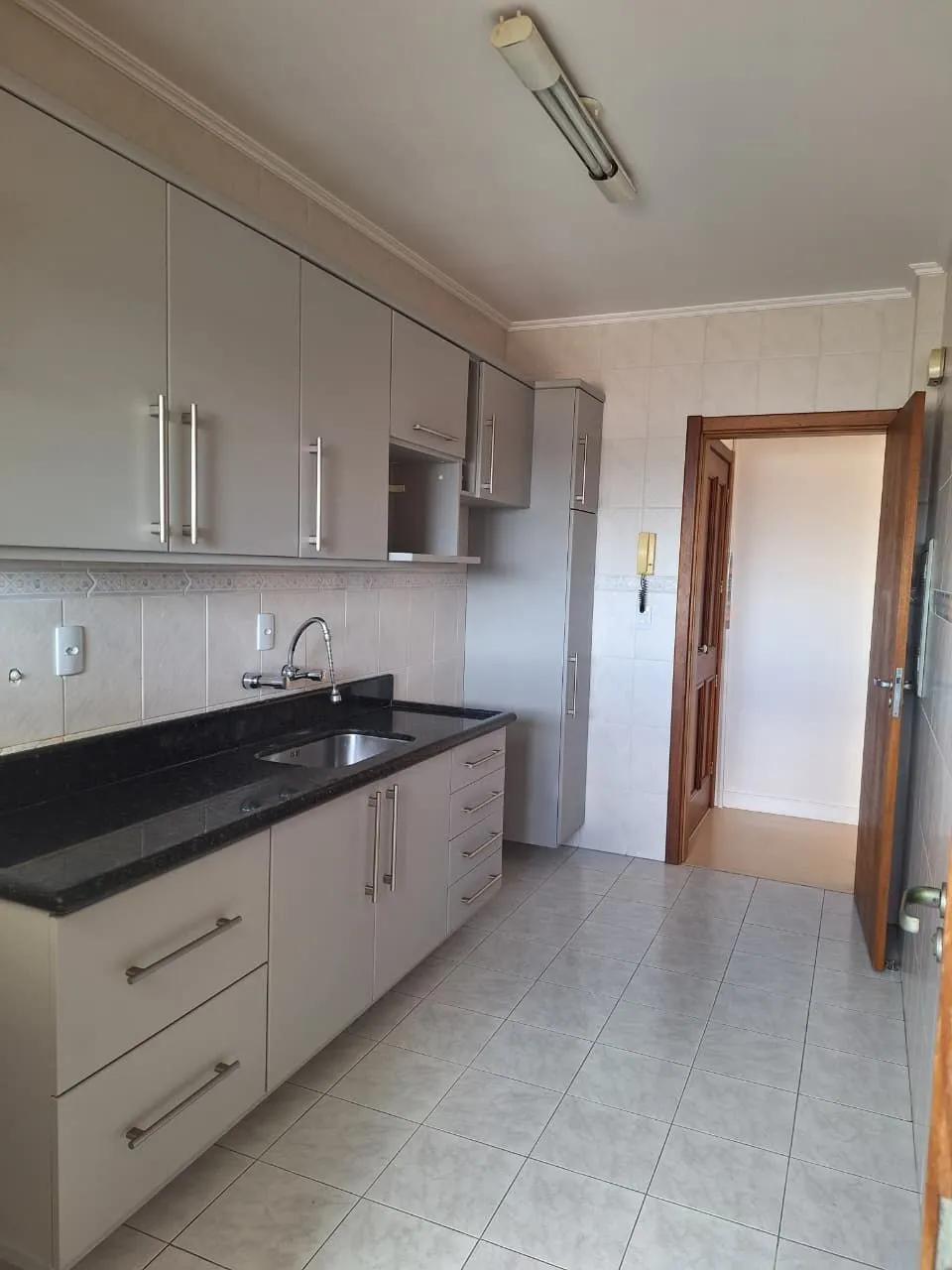 Imagem Amplo apartamento de 2D com suíte e vaga