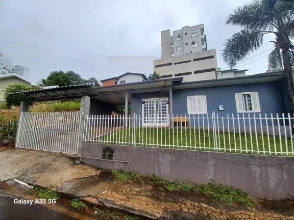 Imagem Casa para Venda em Concórdia, Cinquentenário, 3 dormitórios, 1 banheiro, 1 vaga