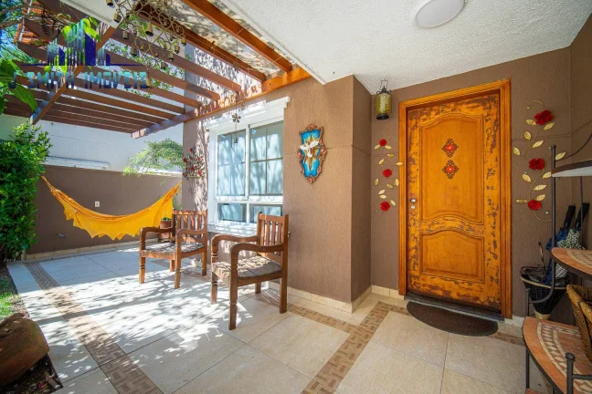 Imagem Casa com 4 dormitórios, sendo 4 suítes para venda - Granja Viana (no miolo)