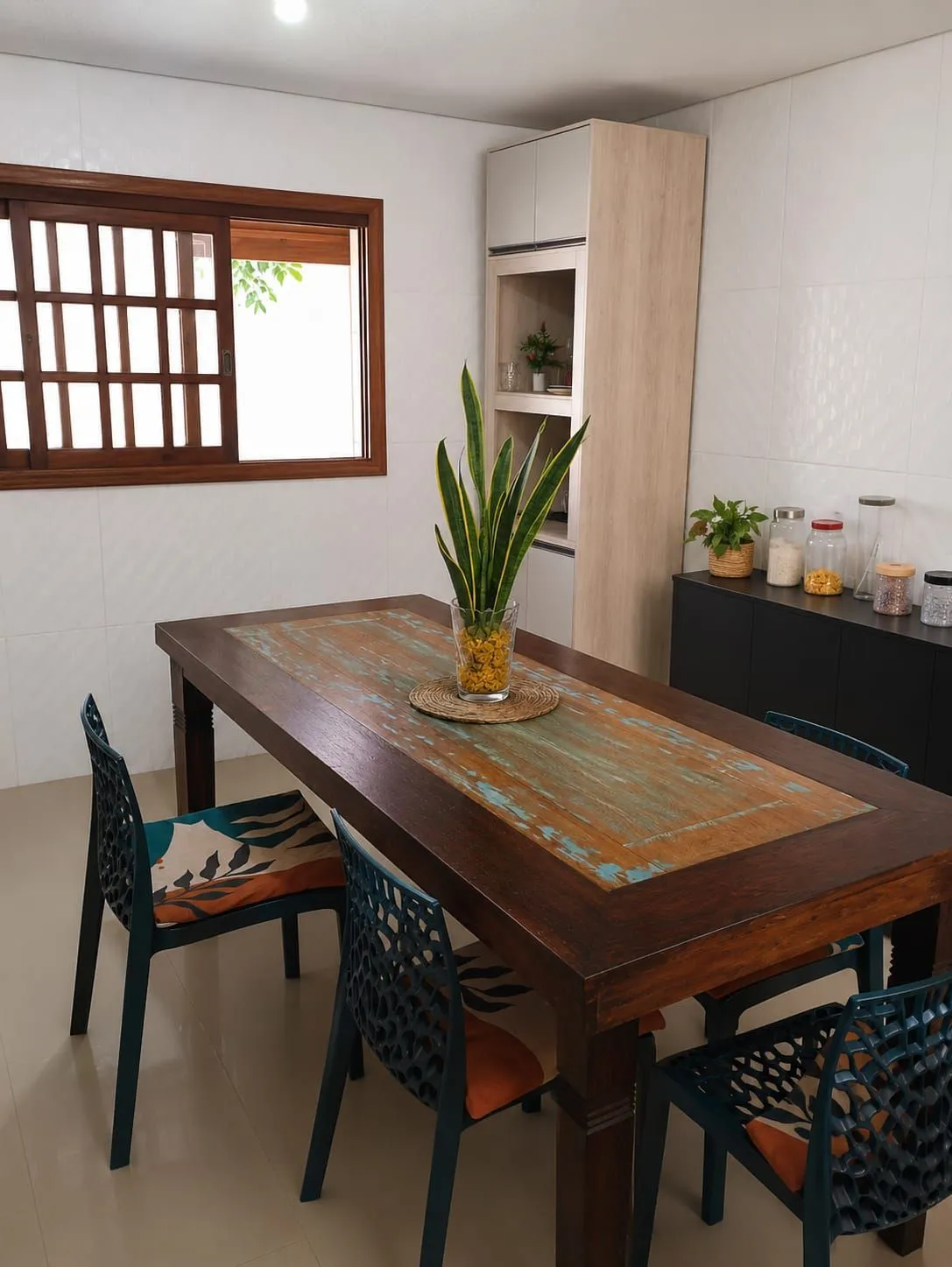 Sobrado 3 Dorm/ 2 Vagas garagem/ Exelente localização