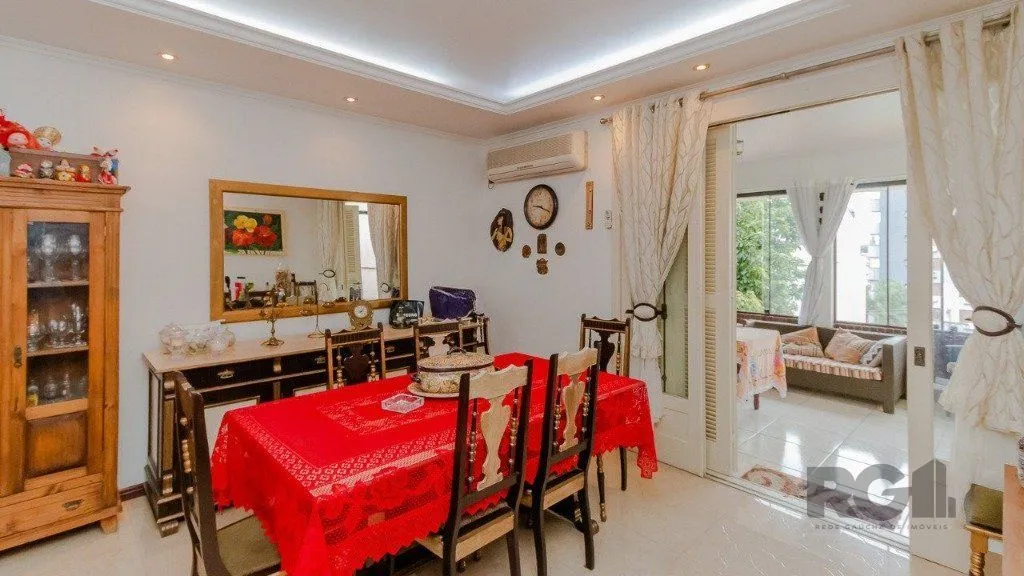 Imagem Casa 394m², 4 dormitórios, 4 vagas no bairro Cristo Redentor
