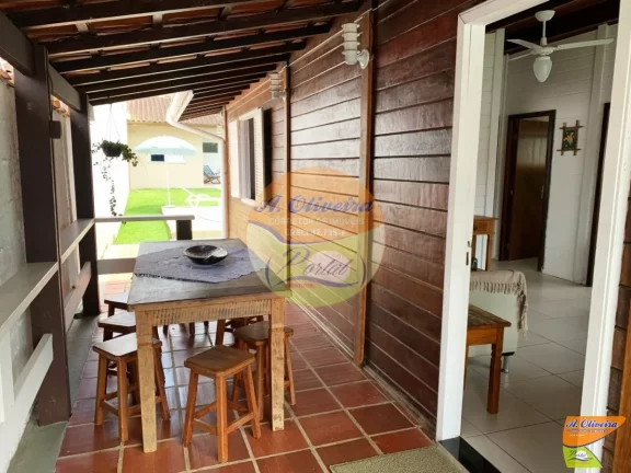 Imagem Casa 04 Dormitórios ( 01 suíte ) 250 metros da Praia - Praia das Toninhas