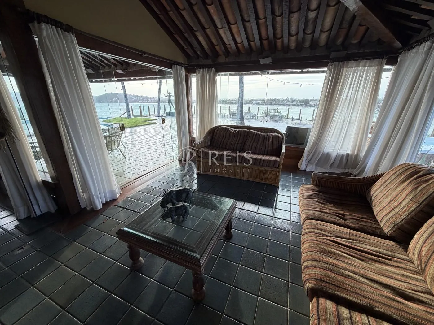Imagem Casa para Venda em Armação dos Búzios, Geribá, 7 dormitórios, 7 suítes, 10 banheiros, 2 vagas