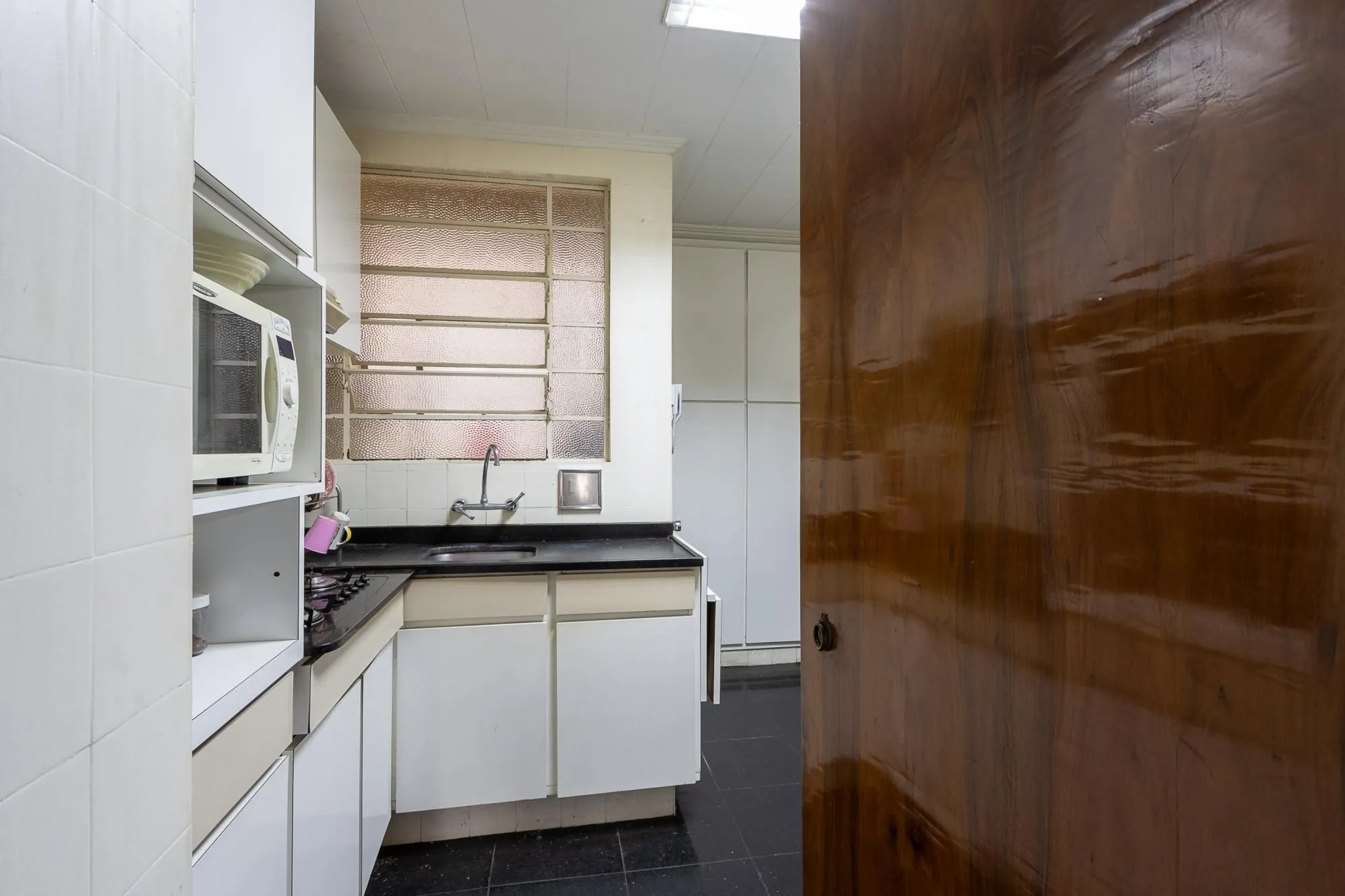 Imagem Apartamento frente à fundos, 3 dormitórios, 1 vaga escriturada - Centro Histórico