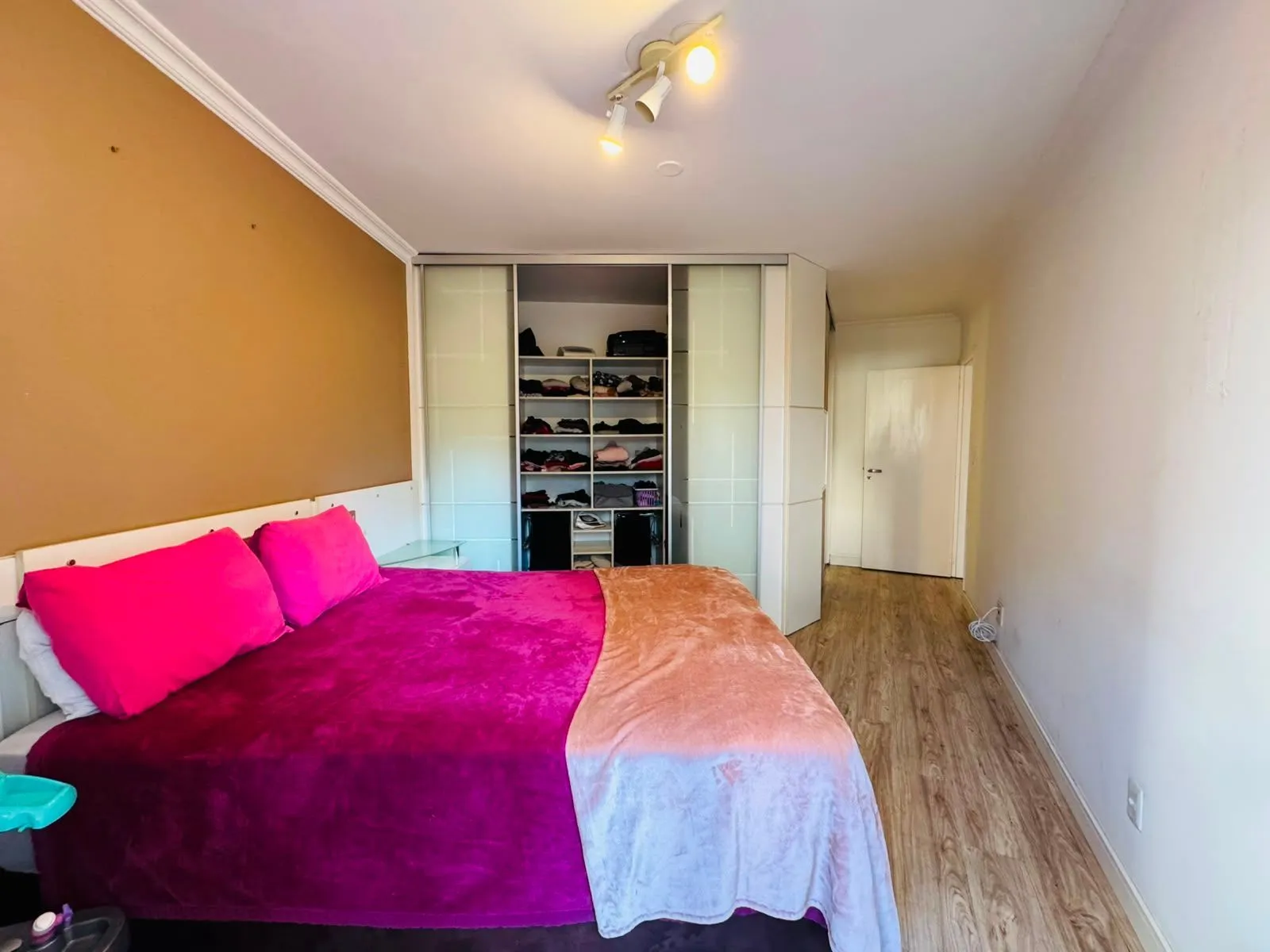 Imagem Bela Vista: Apartamento com 2 Dormitórios e 2 Vagas em Localização Privilegiada