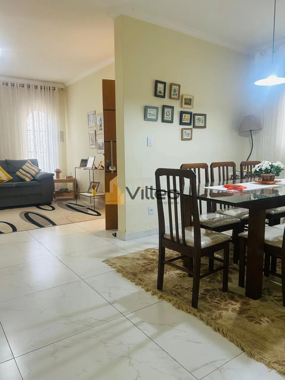 Imagem Descubra o conforto de viver em uma casa espaçosa e bem localizada!
Construída em 2013, esta linda...
