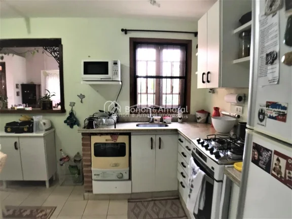 Imagem Esta encantadora casa localizada em Sousas, uma das áreas mais aprazíveis de Campinas, tem tudo qu...
