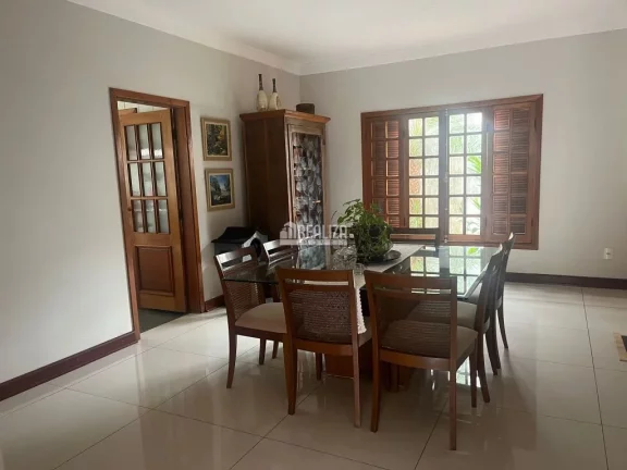 Imagem Casa à venda no bairro Fabrício, em Uberaba - 3 dormitórios, piscina e varanda!