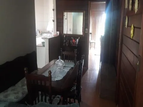 Imagem VENDA DE CASA NO CONDOMÍNIO ARUJÁ COUNTRY CLUB, 250m² c/ 2 quartos, suíte c/ sacada, salão com churrasqueira e forno de pizza e 4 vagas. CONSULTE-NOS.