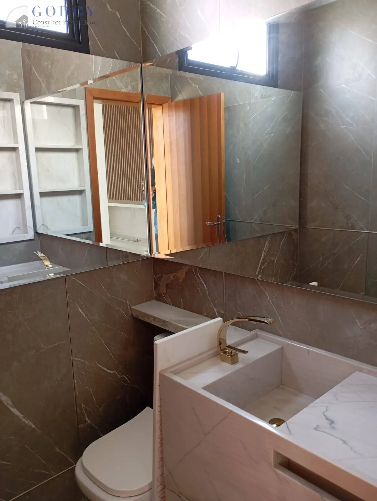 Imagem Exclusiva Casa Térrea - Conforto, Sofisticação e Amplo Terreno