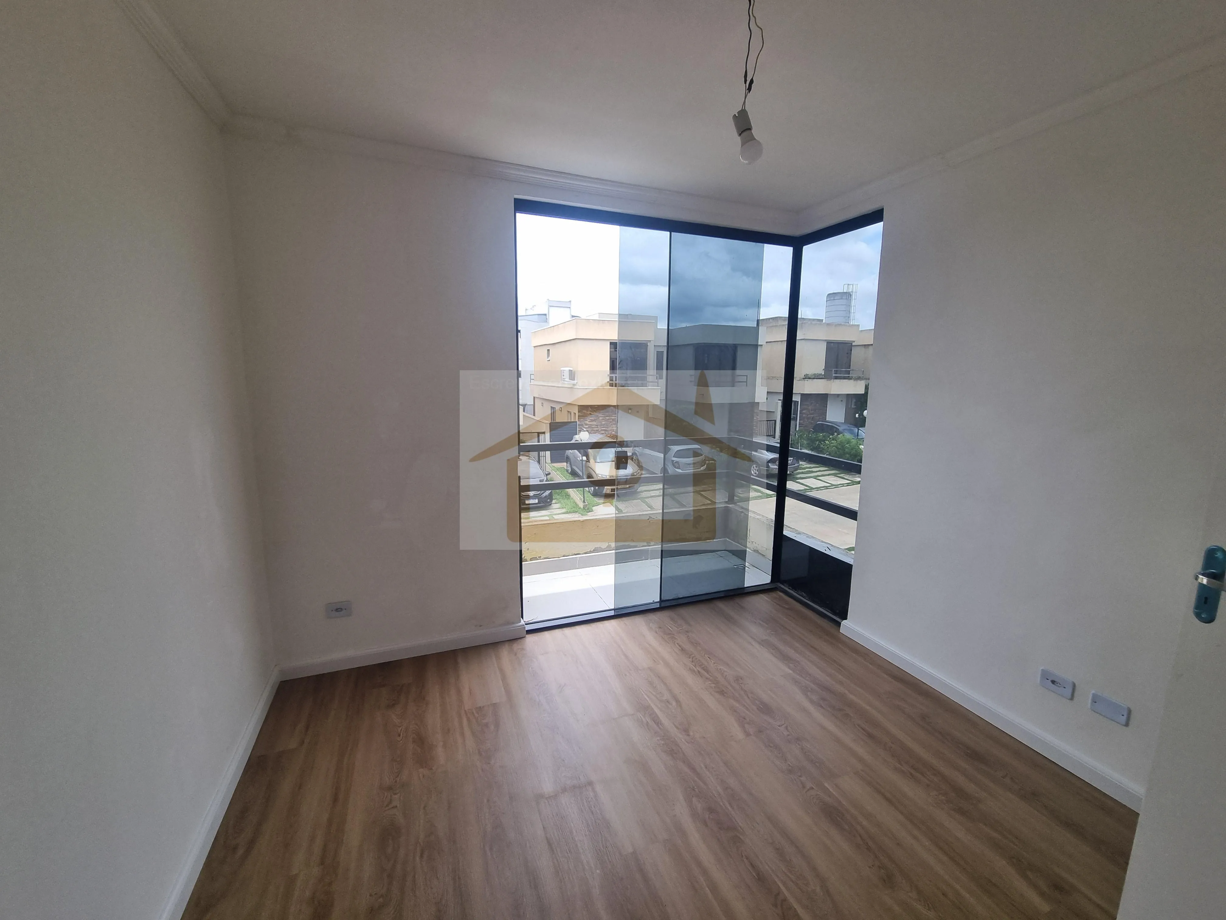 Imagem Pequeno Residencial, Casa com Duas Suítes, varanda, 2 vagas
