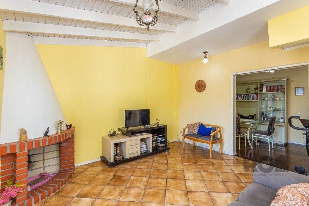 Imagem Casa com 3 Quartos à Venda, 293 m² por R$ 650.000
