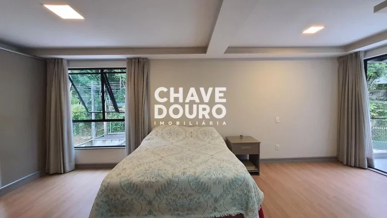 Imagem Casa moderna com 3 suítes próxima do bairro do Alto, para venda em Teresópolis RJ