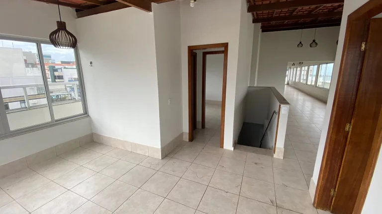 Imagem Cobertura Duplex, 05 Quartos, 01 Suite, 01 Vaga de Garagem, Centro, Guarapari - ES