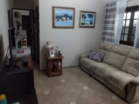 Imagem VENDA DE CASA NO JARDIM AMARAL, EM ITAQUAQUECETUBA/SP, 132m² com 02 dorm, garagem coberta e área de lazer com churrasqueira e redário. CONSULTE-NOS.