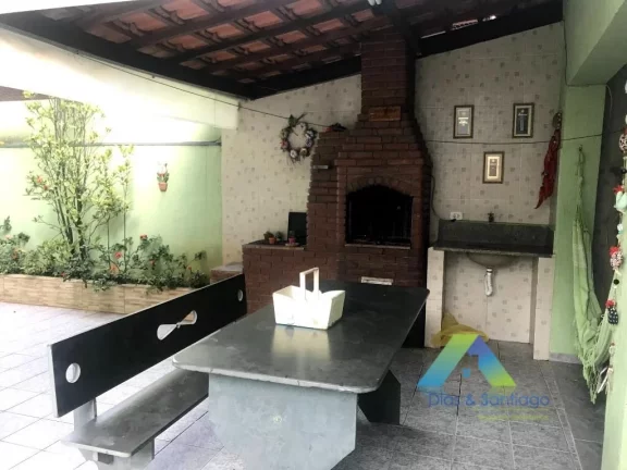 Foto do imóvel SÃO CAETANO Casa condomínio semi aberto com segurança particular, 280 metros, 3 dormitórios, 3 salas, 4 vagas com piscina, churrasqueira, lareira.