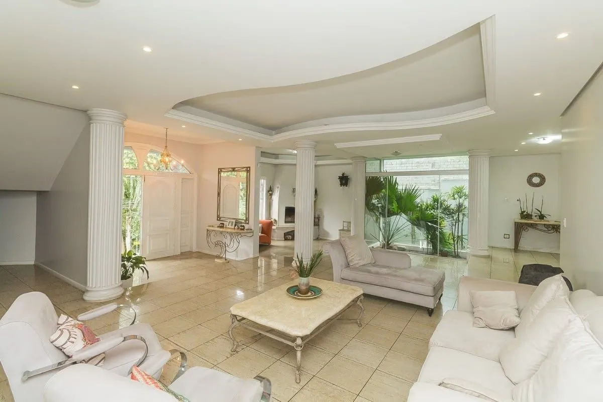 Imagem Casa com 5 dormitórios à venda em Parque Santa Fé, Porto Alegre.