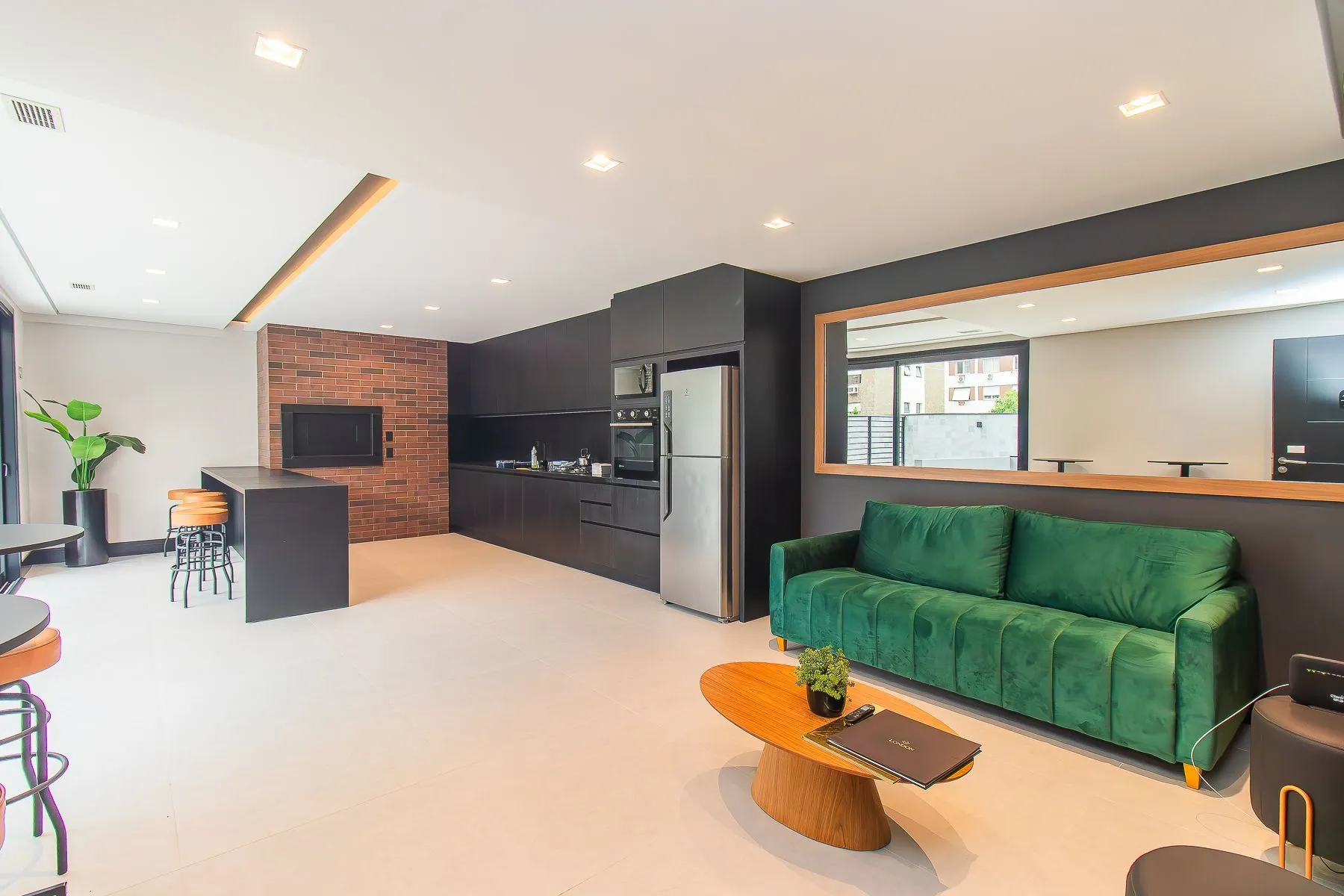Imagem APARTAMENTO 2 D (um suíte) 80,45m² - 1 vaga simples descoberta- MENINO DEUS