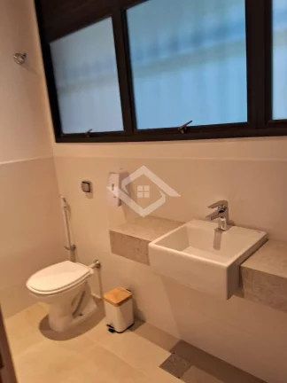 Imagem Apartamento Exclusivo na 3ª Quadra da Praia de Ipanema – 250m²