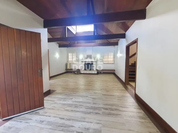 Imagem Casa em condomínio com 4 suítes em terreno plano no Comary!