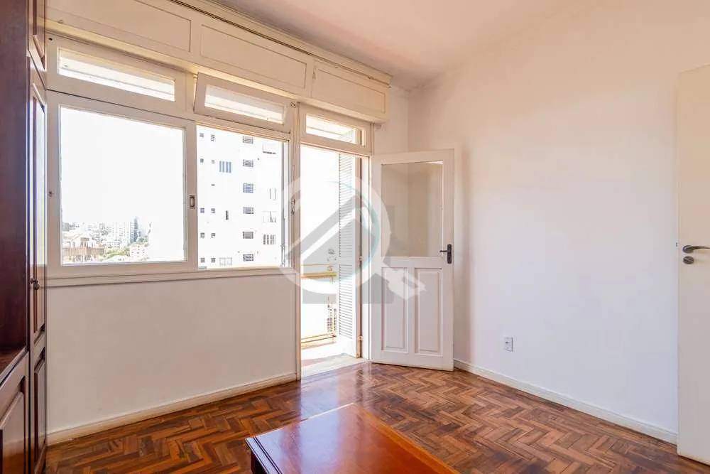 Imagem Este apartamento no andar alto e com seus 103m² iluminado, bem ventilado e uma vista incrível em t...