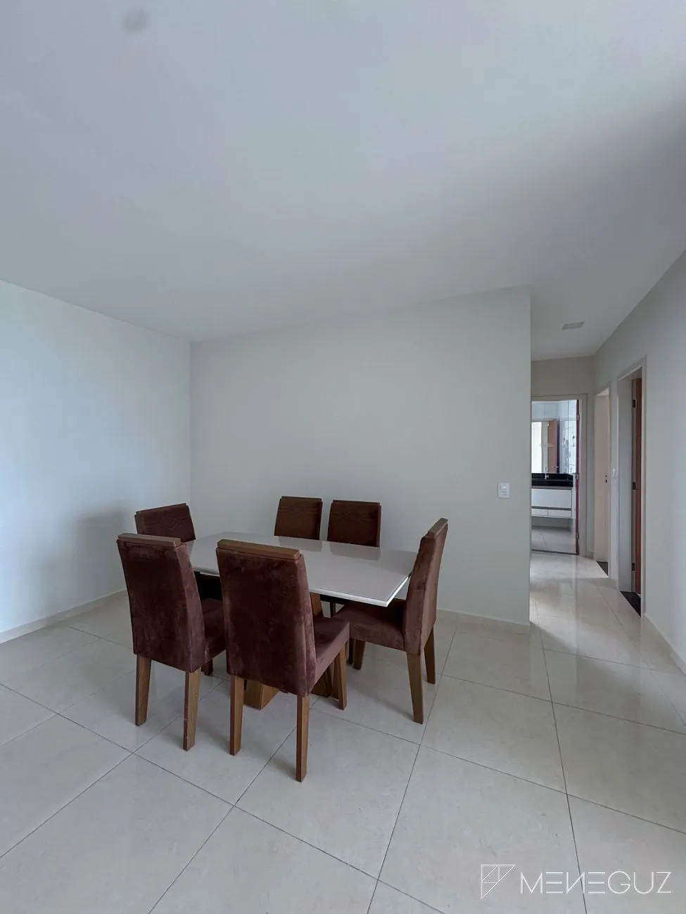 Imagem Apartamento mobiliado de 3 quartos na Avenida Praiana - andar alto, vista para as montanhas e vista discreta para o mar!