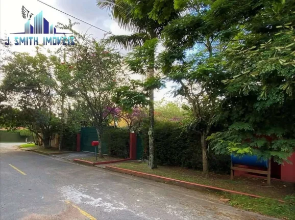 Imagem TÉRREA, 3 suítes, lote plano, piscina e gourmet, em bolsão fechado.