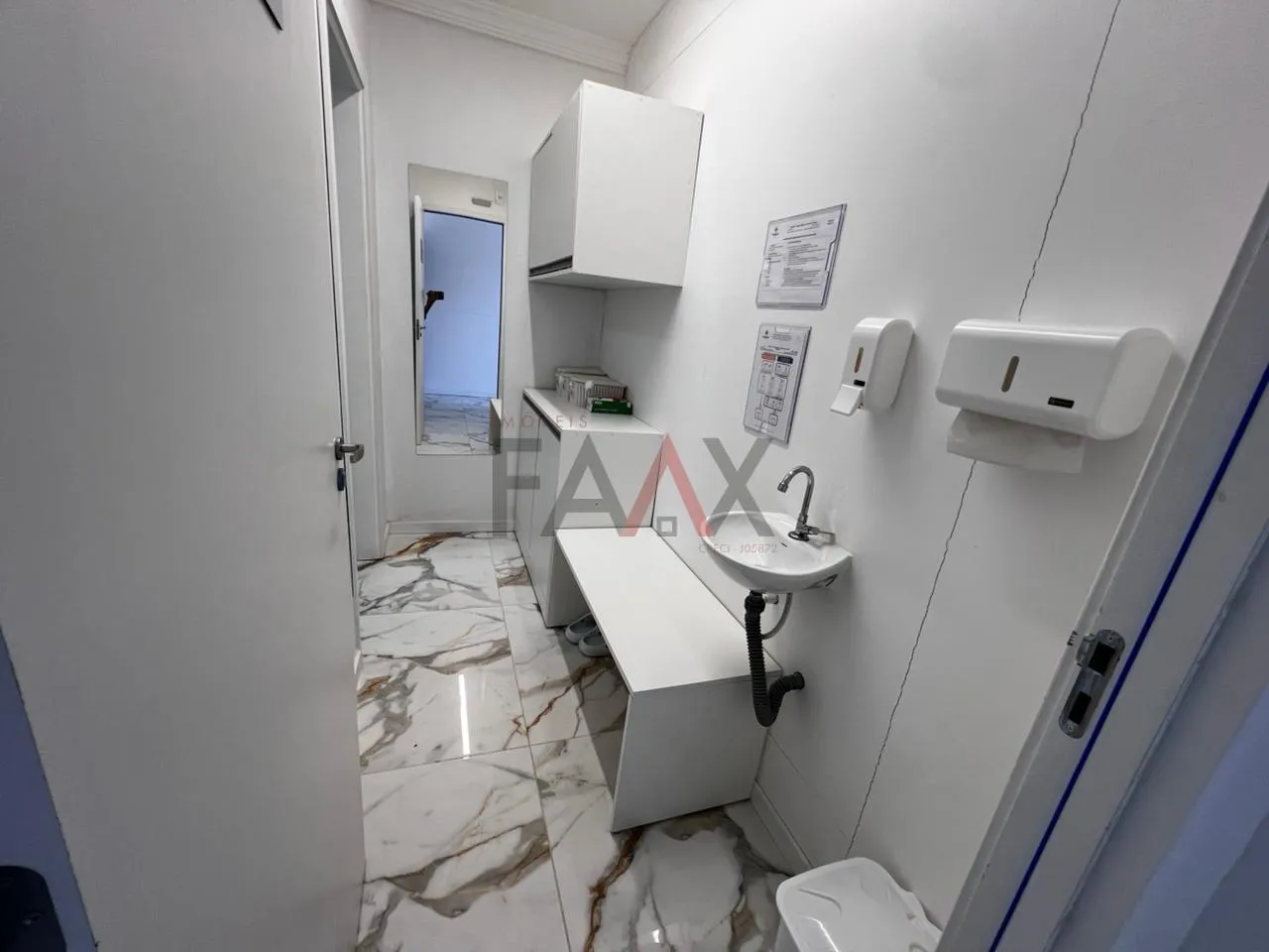 Imagem Casa Comercial disponível para locação na Vila Romana  Ideal para Clínicas e Consultórios