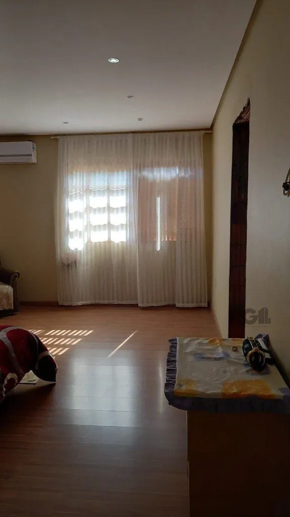Imagem Casa com 4 dormitórios no bairro Vila Nova