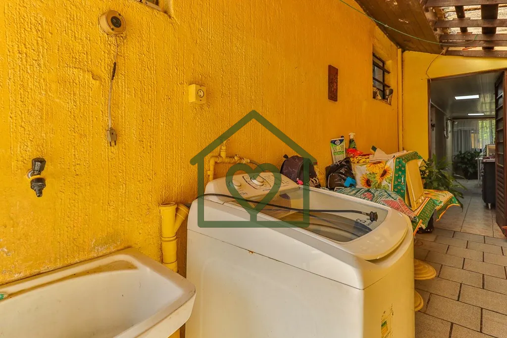 Imagem Casa a venda no Parque Santa Fé, Zona Norte de Porto Alegre/RS.
Casa com 3 dormitórios amplos sent...