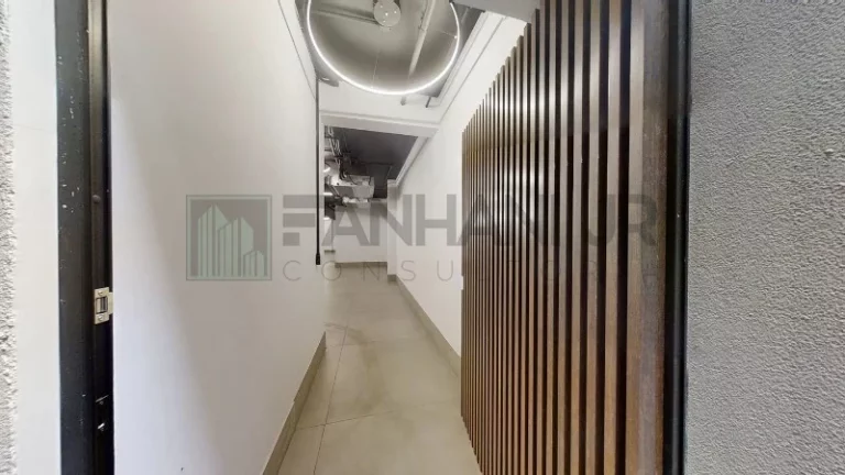 Imagem Casa Comercial para Locação em São Paulo-SP, Jardim Europa: 8 Salas, 8 Banheiros, 15 Vagas, 900m² de Área!