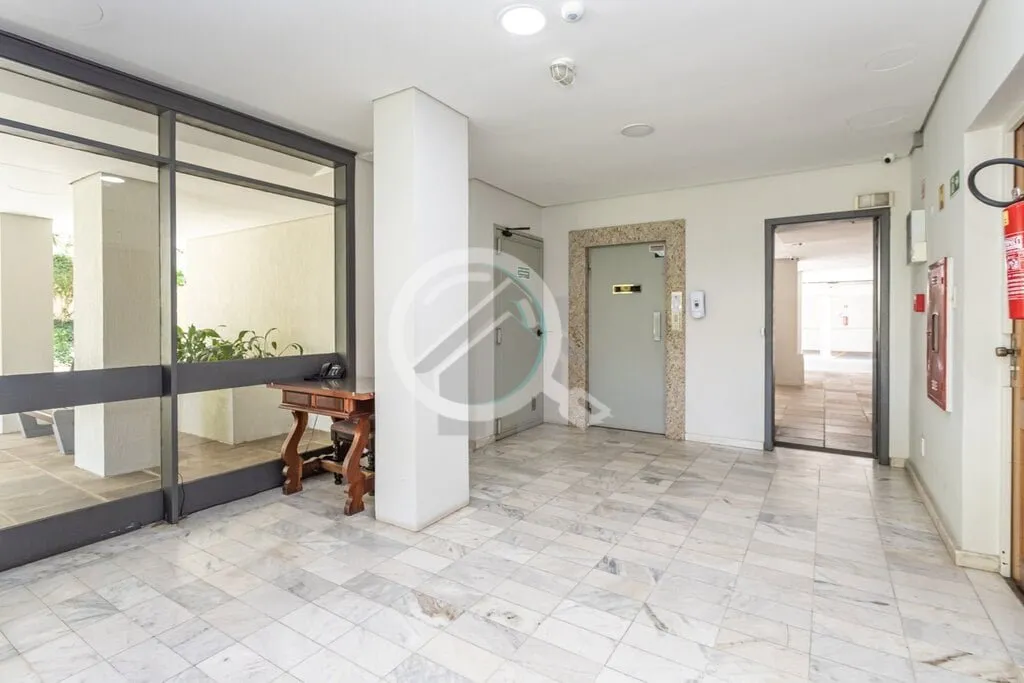 Imagem Apartamento de 1 Dormitório REFORMADO e semi mobiliado no bairro Petrópolis. Andar alto, 40,5m2 de...