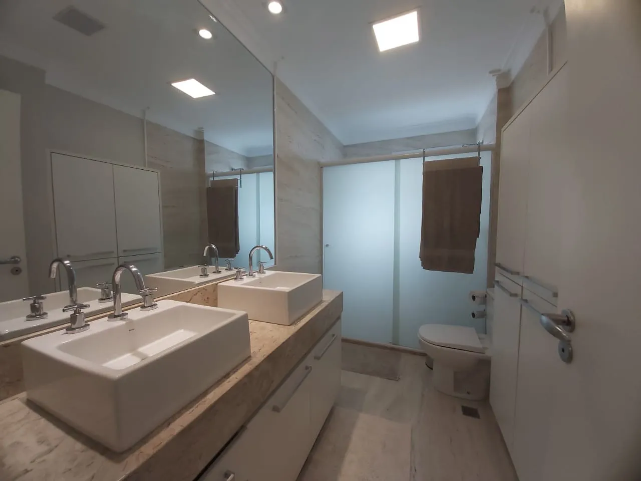 Imagem "Luxuoso Apartamento no Edifício More em Alphaville - 156m² de Conforto e Segurança"