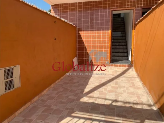 Imagem Casa sobreposta alta à venda com 72m², 2 quartos, 1 suíte, churrasqueira por R$315.000,00 em Santos