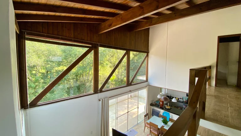 Imagem Casa com Vista Panorâmica e Cachoeira à Venda na Encantada em Garopaba-SC