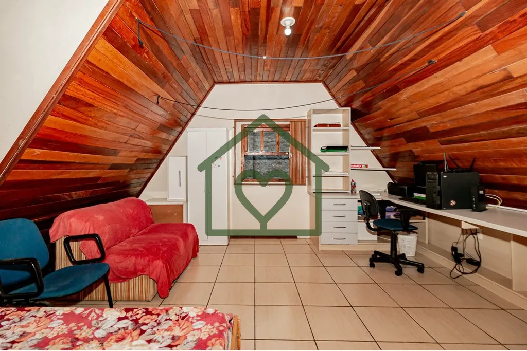 Imagem Charmosa casa em estilo cabana rústica, com 3 dormitórios e 2 banheiros, ideal para quem busca con...