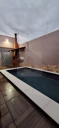 Imagem Imperdível! Casa à venda na Cidade Alta, Cuiabá-MT: 4 quartos, 1 suíte, 2 salas, 4 banheiros, 3 vagas, 182m². Venha conferir!