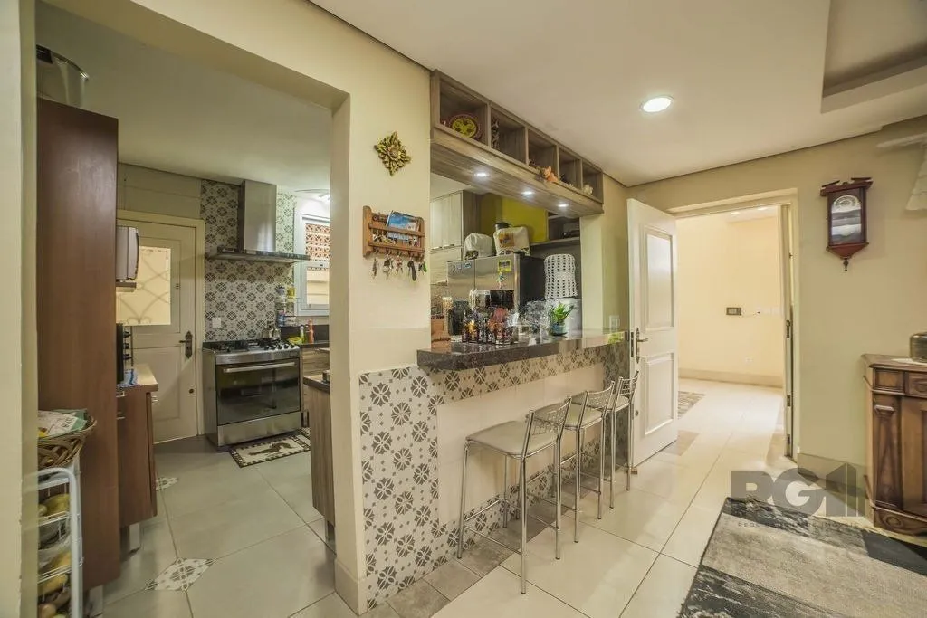 Imagem Casa de 4 dormitórios no bairro Glória