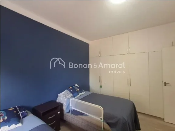 Imagem Este lindo imóvel conta com 3 dormitórios, sendo 1 suíte, todos equipados com ar-condicionado, as...