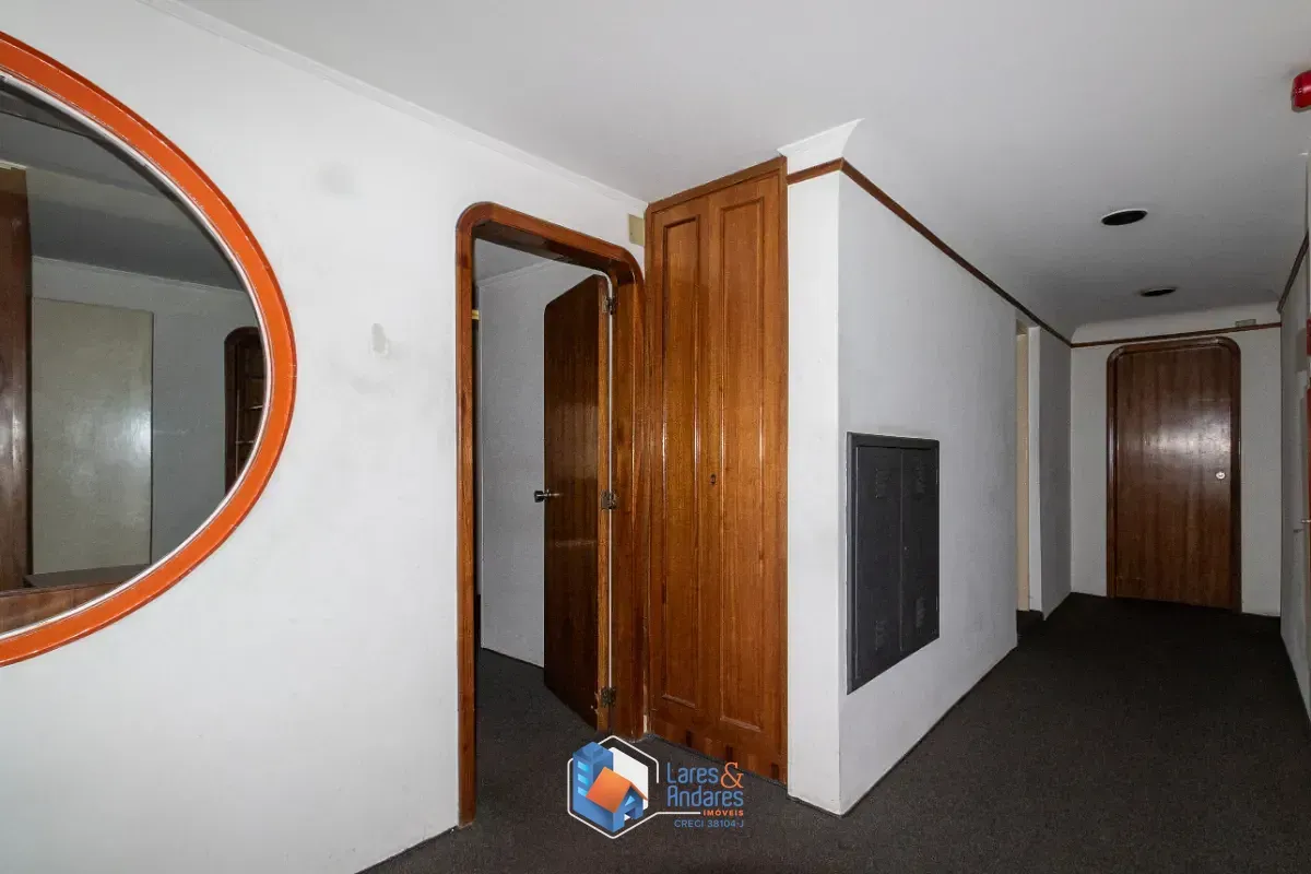 Imagem Conjunto comercial para venda em Liberdade, 276m²