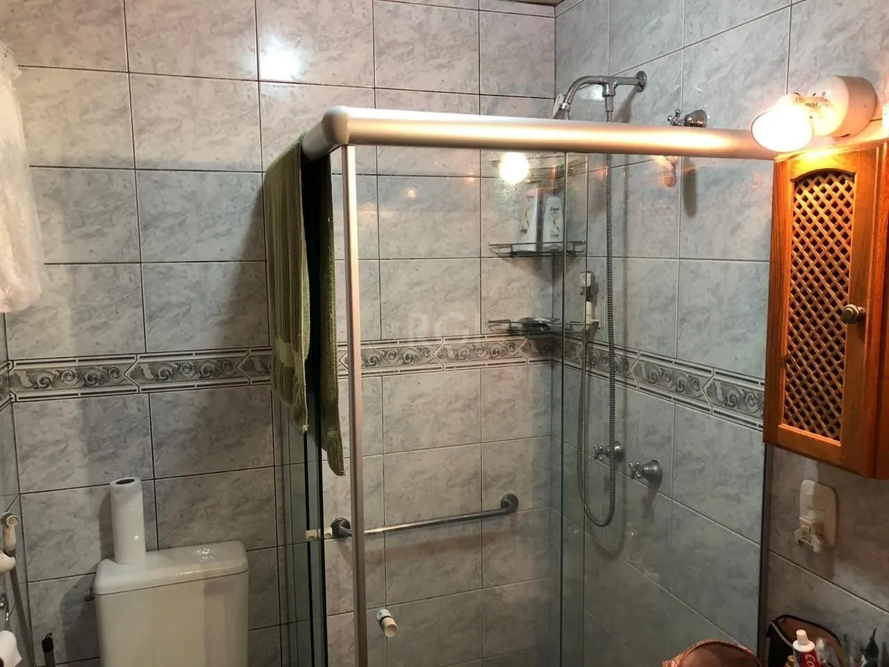 Imagem Sobrado para Venda - 295.24m², 3 dormitórios, sendo 3 suites, 2 vagas - Canela