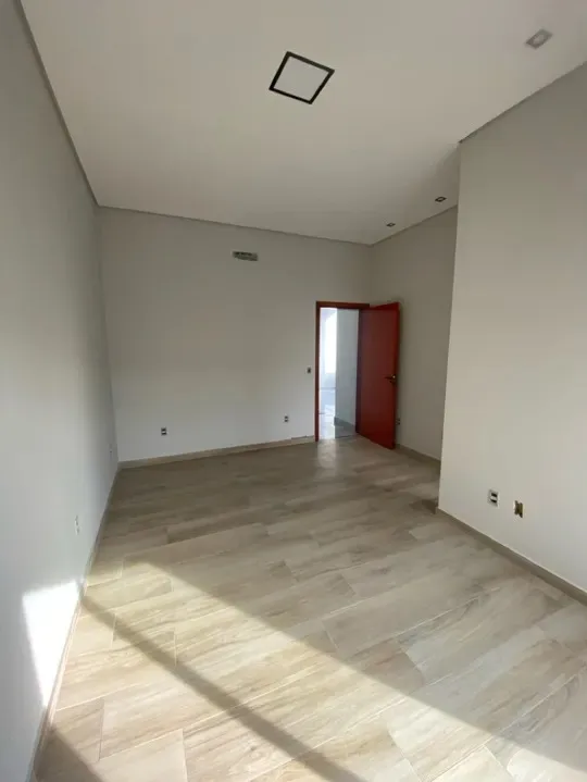Imagem Casa térrea em um lote de esquina no condomínio Horto Florestal Villagio.