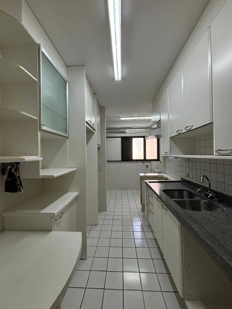 Imagem Apartamento com 3 Dormitórios e 3 Vagas em Alphaville, Barueri - Frente à Pista de Caminhada