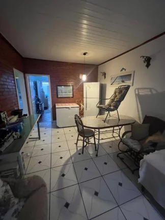 Imagem Casa em Guaratuba na região Central, muito bem localizada, uma quadra da av. 29 de abril.