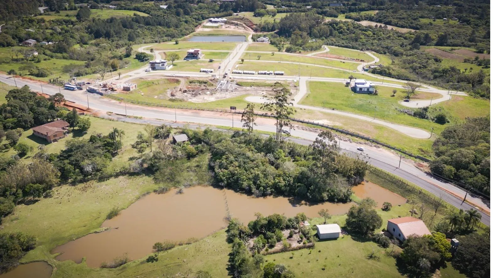 Foto do imóvel Terreno à venda em Viamão, Lomba do Pinheiro, 2099m2 em Rua Hartur José Gatino