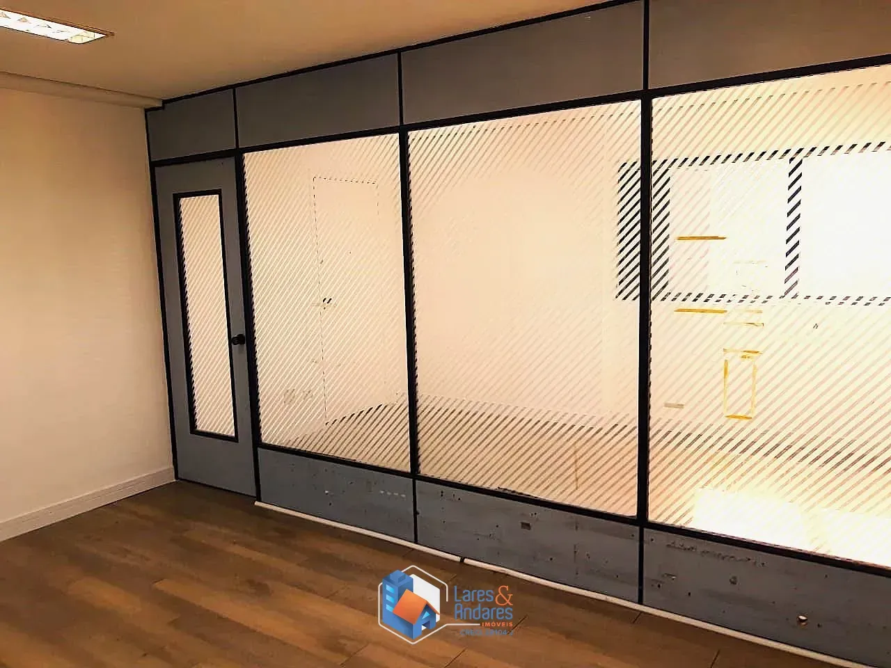 Foto do imóvel SALA À VENDA COM 47 M², NO 13º ANDAR, C/2 WC E 1 VG C/ MANOBRISTA - PERDIZES - SP em Rua Turiassu