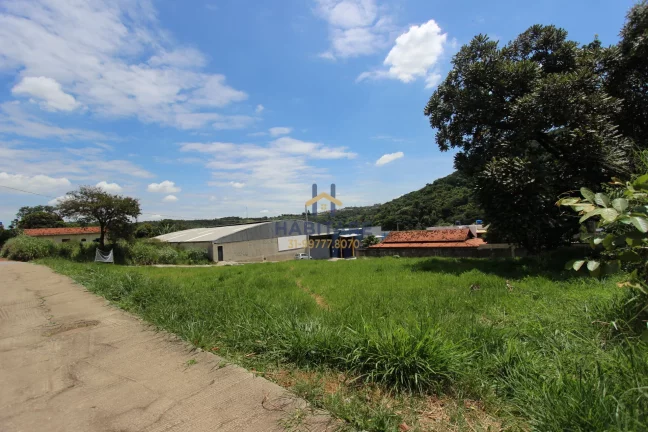 Imagem Terreno de esquina com 1.572 m2 no centro de Ibirité