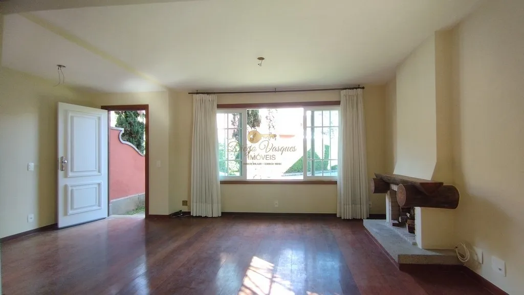 Imagem Casa em Condomínio para Venda em Teresópolis / RJ no bairro Iucas